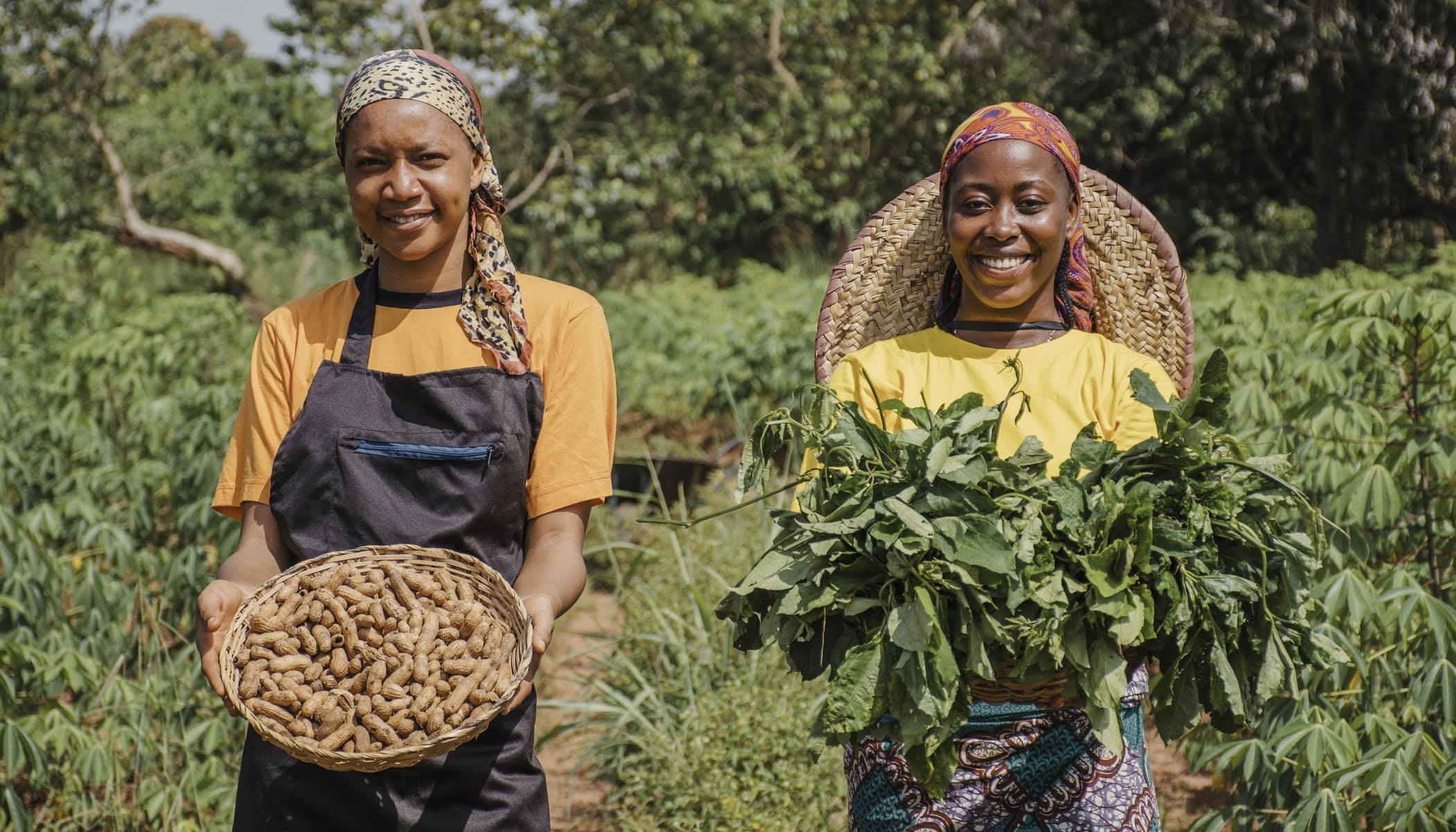 countryside-women-out-field-posing-1-1